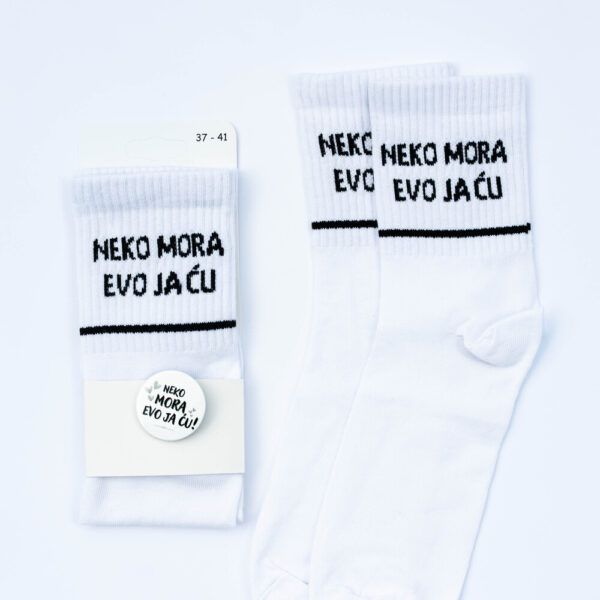 Neko mora, evo ja ću - Čarape sa bedžom
